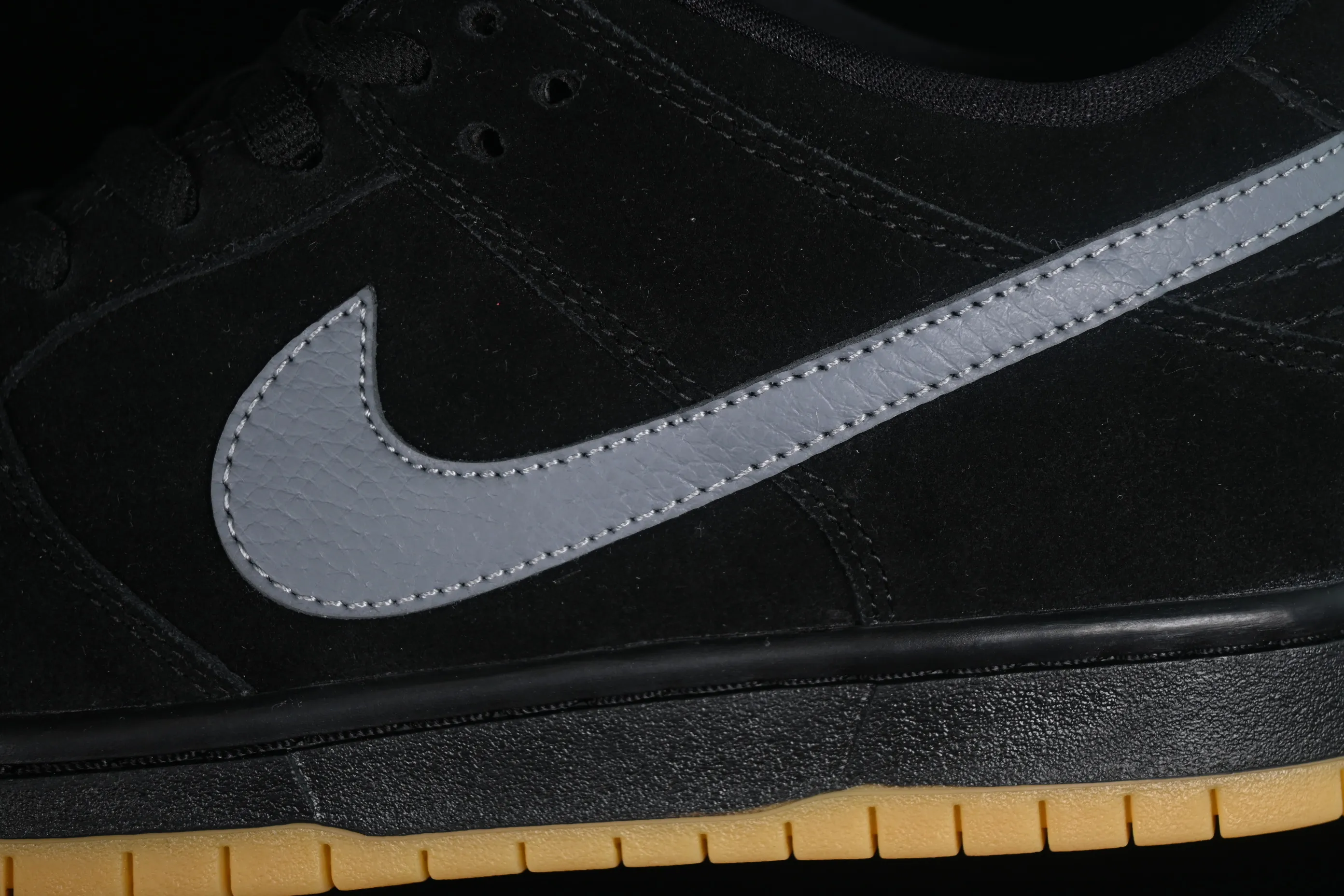 All categories Nk SB Dunk Series Nk SB Dunk Low Low-top sneakers K version Nk SB Dunk Low Raw rubber black and gray SB Dunk Series low-top casual sports skateboard shoes BQ6817-010